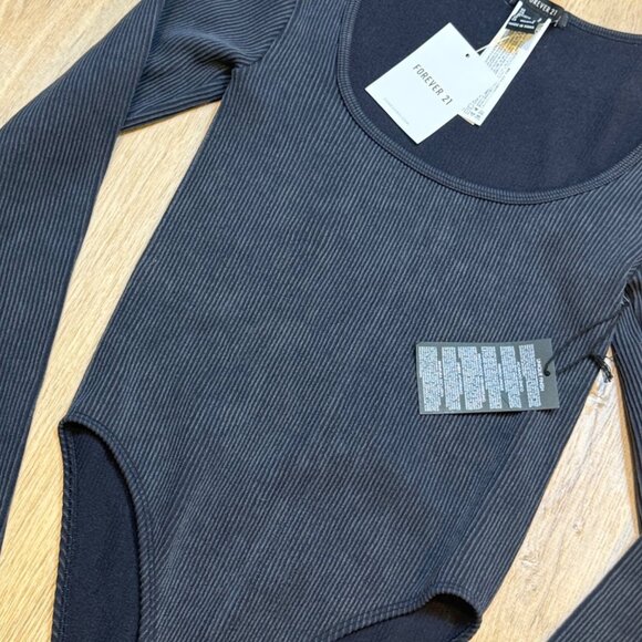 Forever21 Long Sleeve Ribbed Bodysuit Scoop Neck Size S NWT - Picture 2 of 6